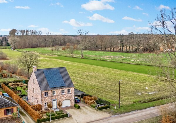 Ruime villa met 4 slpkrs in een groene omgeving 3746003637000003146.jpg