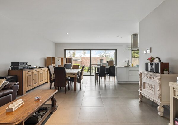 Gelijkvloers app. met 3 slpkrs en 2 garages 3746003637000058918.jpg