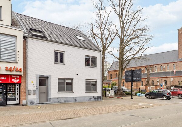 Opbrengsteigendom met 2 apps en 4 garages 3746003637000058978.jpg