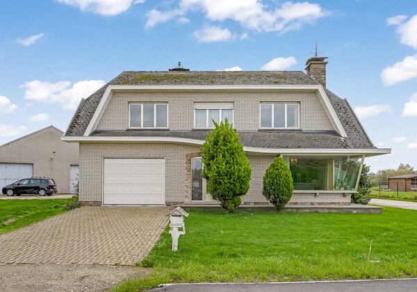 Woning met 4 slpkrs en apart magazijn op 1981 m² 3746003637000063252.jpg