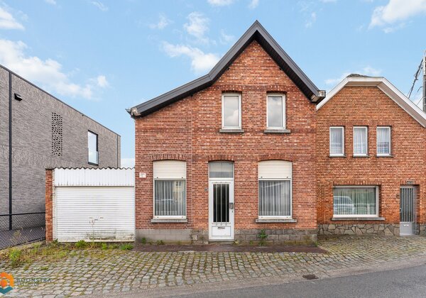 Te renoveren woning met 3 slpkrs in centrum Putte 3746003637000066985.jpg