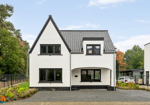Gerenoveerde woning met 3 slpkrs op 683m fbc0fa7489da2ec1d28bce1b0c1d0d5ea10375bb5464329fdd237ccef590bd56.jpg