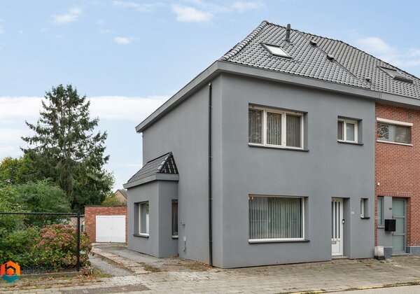 Instapklare woning met 3 slpkrs, garages en tuin te Weerde 911cc9a06df5d95868b2ed8896989b28fd925a58b6bc8dcc8180f6d3d86b4f2a.jpg