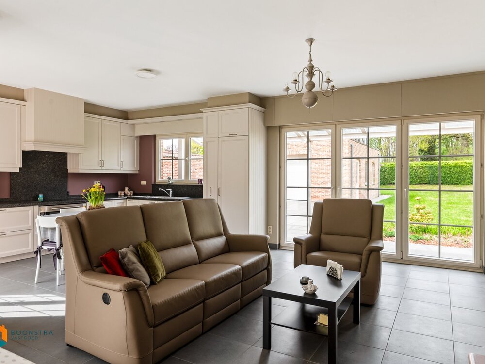 253174fb1e7b45830b7b4f371759b9b527be7b342d96237a5662a4fba1c93c97.jpg