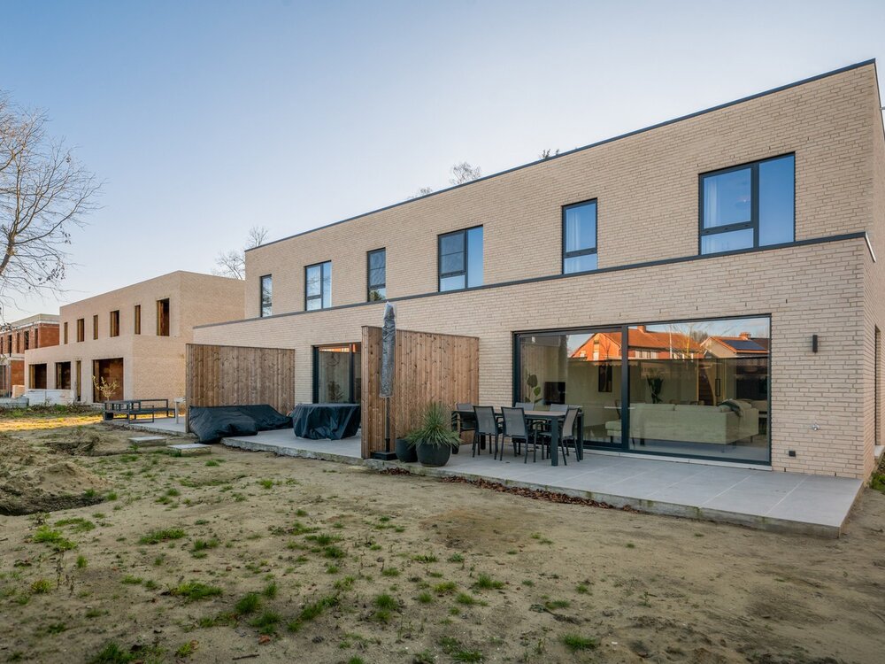 d43f6c74d334bd401daece6ec1f0fae7cbe80a910f4505badac8e497f124ac37.jpg