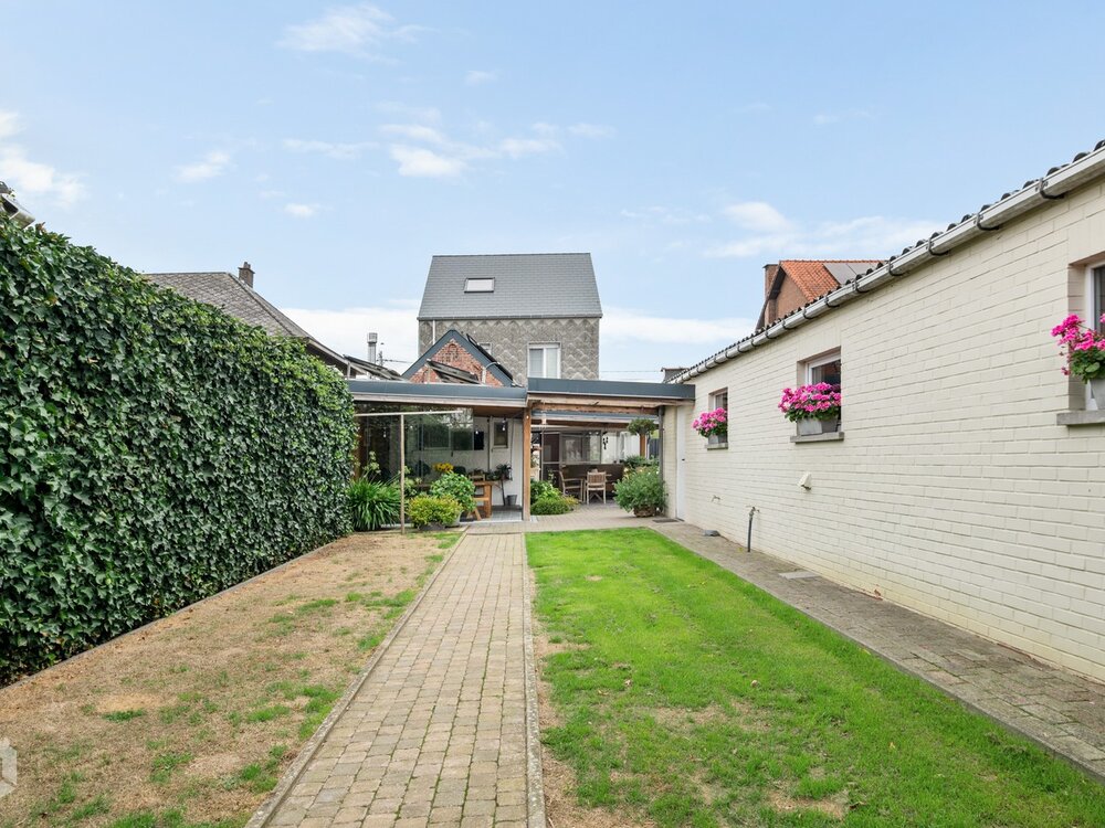 f0eba2e8f05597d881198d8f9405848432d65d968eaacfed4d75019927eb3022.jpg