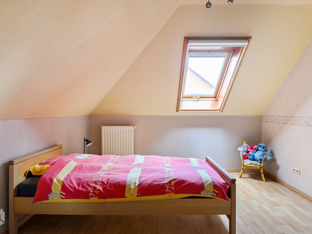 12d02edd08a064731d115c85e6e5d3cb7b5bbb4ce60e47700ddb3e4e68121ce8.jpg